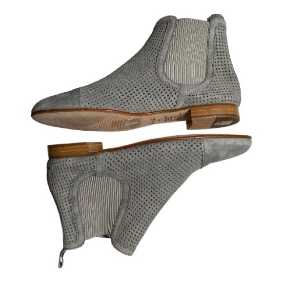 NWOT Pertini Perforated Genuine Suede Ankle Boots Flats Light Grey Size 8 - Picture 1 of 11